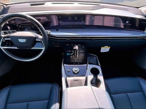 Certified 2026 Cadillac Escalade IQL Luxury AWD/4WD image 7