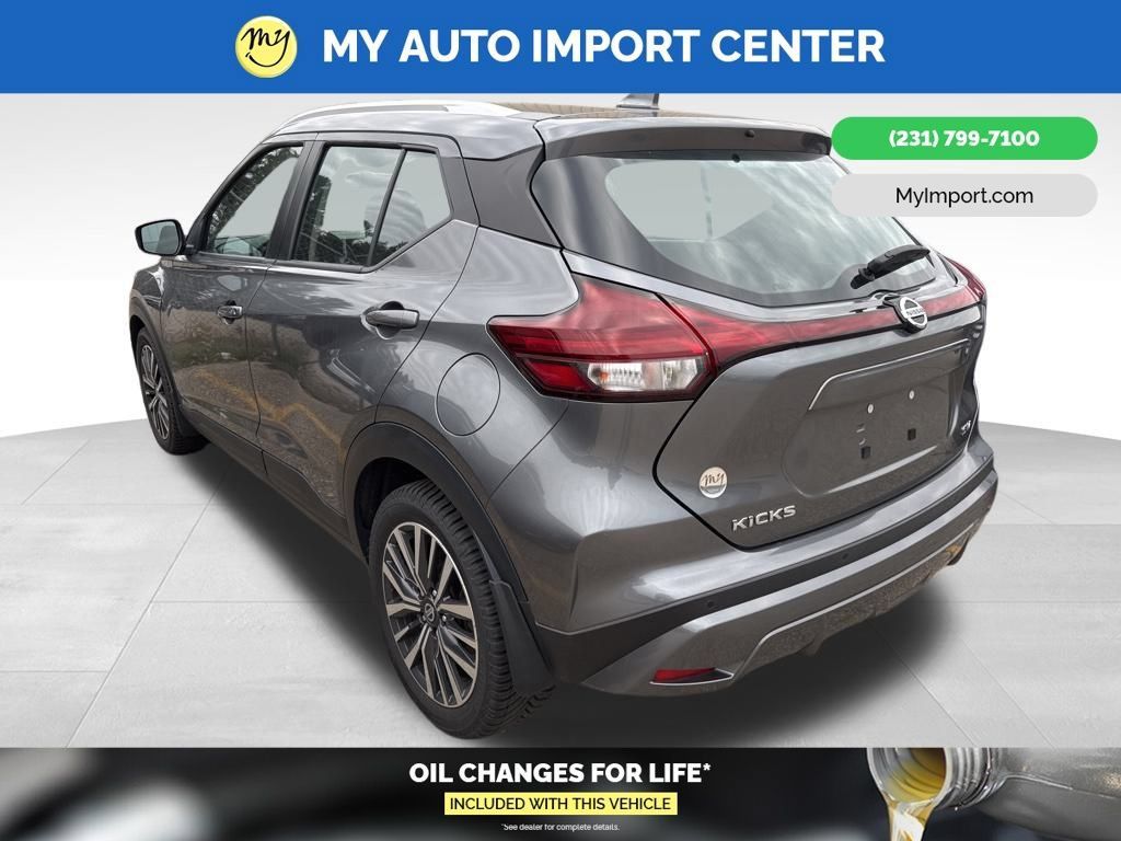 Used 2021 Nissan Kicks SV FWD image 3