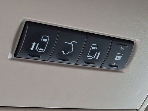 Used 2016 Dodge Grand Caravan SXT image 24