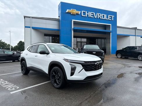 New 2026 Chevrolet Trax LT w/ Midnight Edition FWD image 1