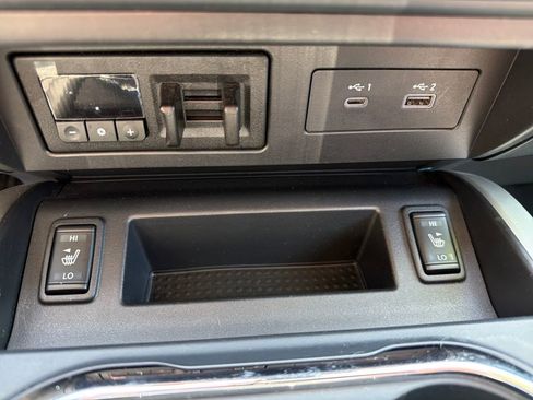 Used 2024 Nissan Titan SV w/ SV Convenience Package image 30