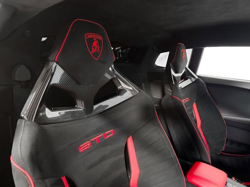 Used 2023 Lamborghini Huracan STO RWD image 33