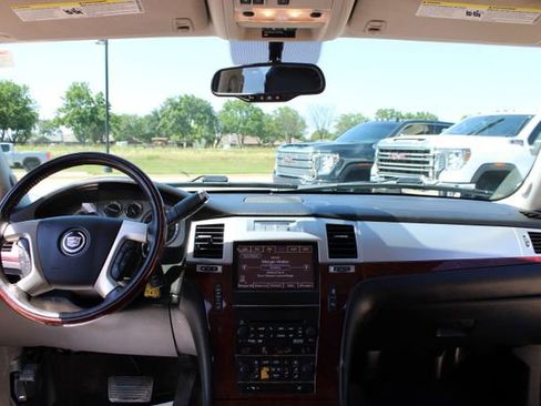 Used 2014 Cadillac Escalade Premium RWD image 18