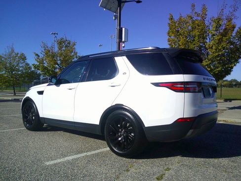 Used 2018 Land Rover Discovery HSE image 14