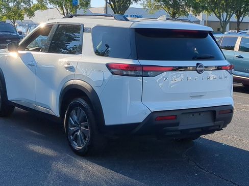 Used 2025 Nissan Pathfinder SV FWD image 8
