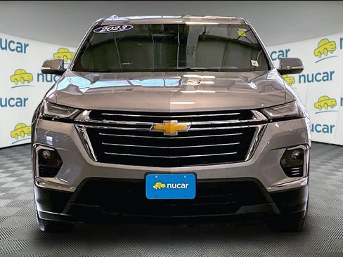 Used 2023 Chevrolet Traverse LT image 2