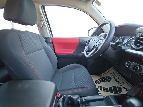 Used 2023 Toyota Tacoma SR5 AWD/4WD image 15