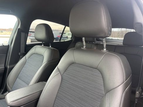 Used 2025 Buick Envista Preferred w/ Convenience II Package image 15