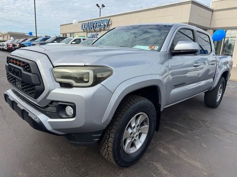 Used 2019 Toyota Tacoma SR5 image 1