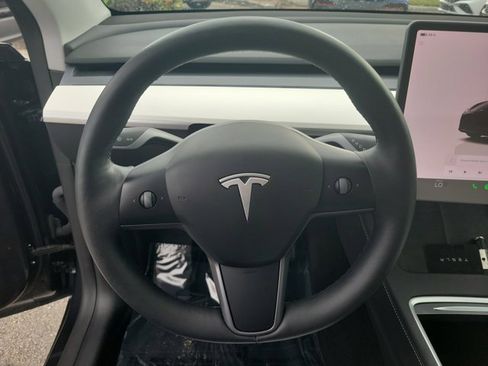 Used 2024 Tesla Model Y Long Range image 17