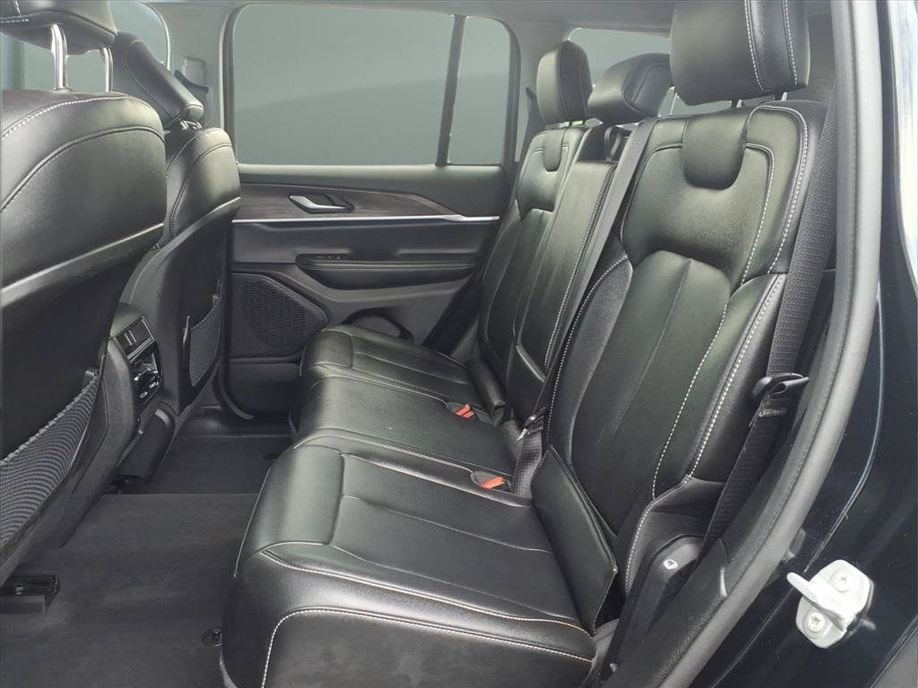 Used 2023 Jeep Grand Cherokee Limited AWD/4WD image 20