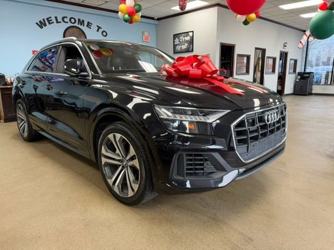 Used 2019 Audi Q8 Prestige w/ Luxury Package image 2