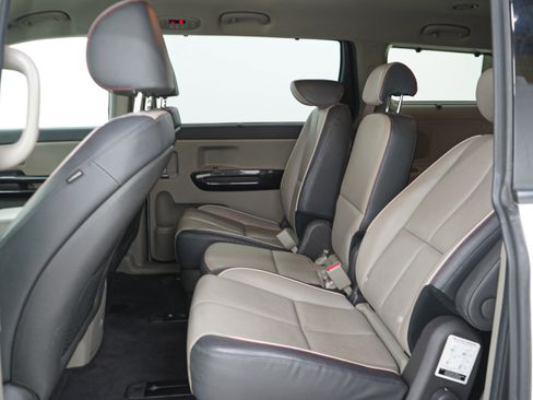 Used 2018 Kia Sedona EX FWD image 17