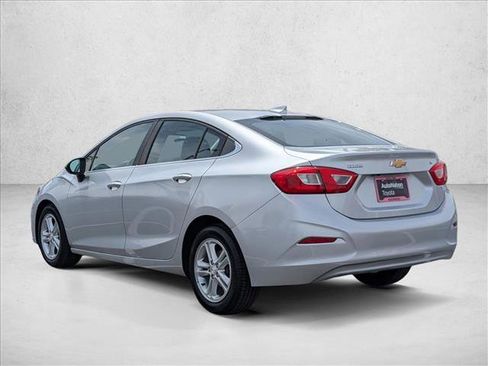 Used 2018 Chevrolet Cruze LT w/ Convenience Package FWD image 8