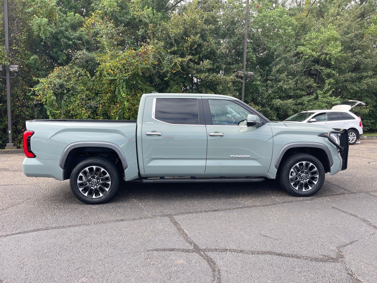 Used 2024 Toyota Tundra Limited AWD/4WD image 21