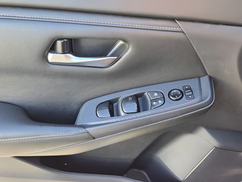 Used 2024 Nissan Sentra SV FWD image 27