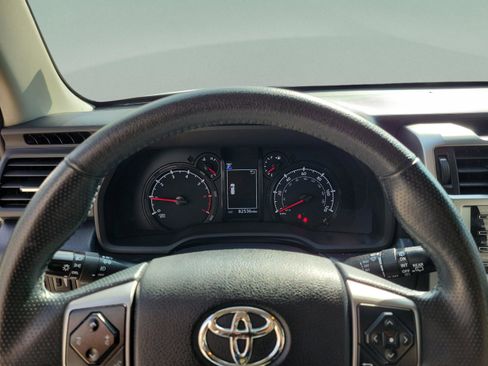 Used 2020 Toyota 4Runner SR5 AWD/4WD image 21