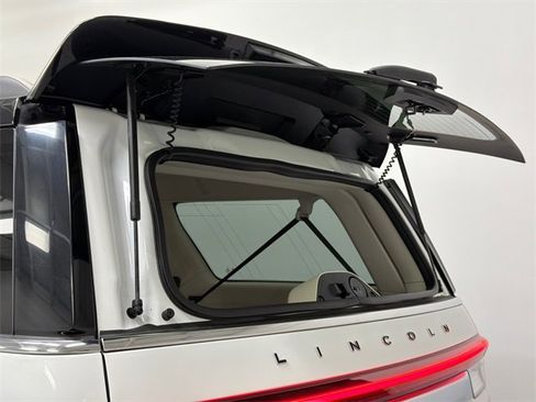 Used 2023 Lincoln Navigator L Black Label image 8