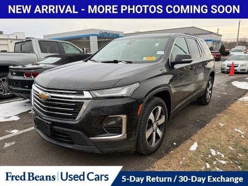 Used 2023 Chevrolet Traverse LT w/ LT Premium Package image 3