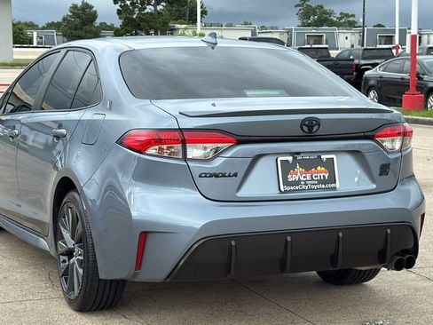 Used 2023 Toyota Corolla SE FWD image 3