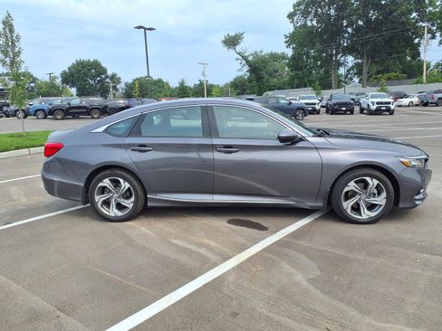 Used 2018 Honda Accord EX-L image 2