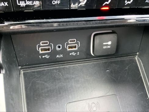 Used 2025 Jeep Grand Cherokee Altitude AWD/4WD image 34
