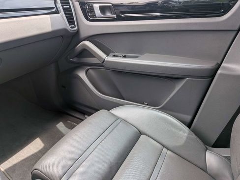 Certified 2021 Porsche Cayenne Coupe AWD/4WD image 18
