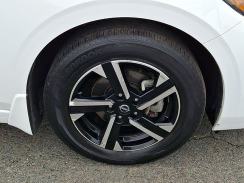 Certified 2025 Nissan Sentra SV FWD image 9