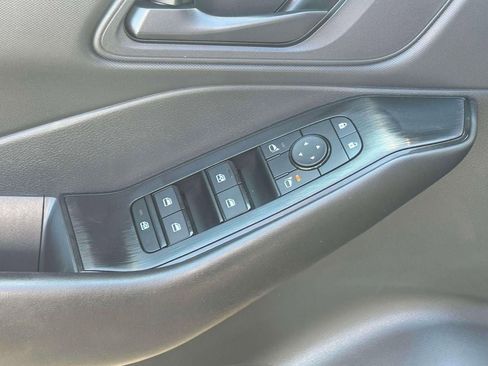 Used 2025 Nissan Rogue S AWD/4WD image 17