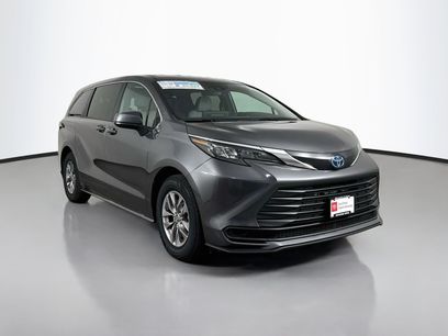 Certified 2025 Toyota Sienna LE