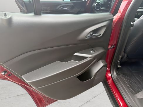 Used 2025 Chevrolet Trax LS FWD image 20