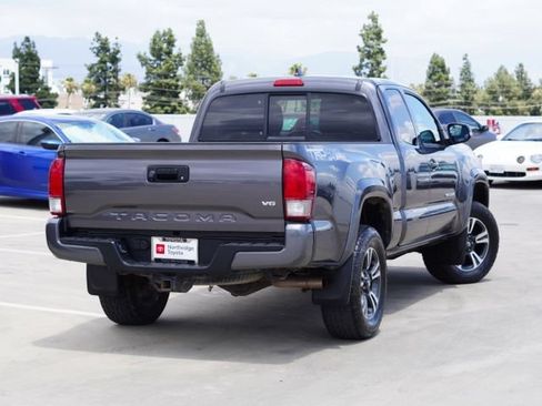 Used 2016 Toyota Tacoma TRD Sport w/ Towing Package AWD/4WD image 8