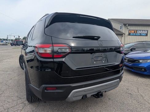 Used 2025 Honda Pilot TrailSport image 4