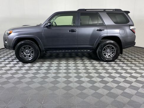Used 2020 Toyota 4Runner Venture AWD/4WD image 5