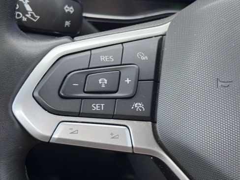 Used 2024 Volkswagen Jetta SE FWD image 9