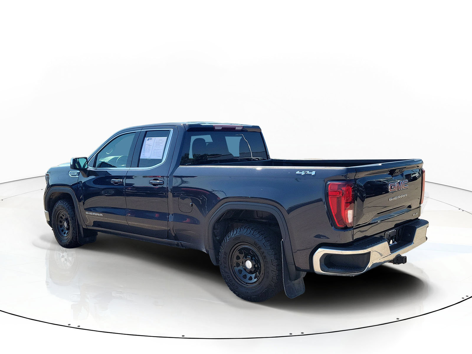 Used 2023 GMC Sierra 1500 SLE w/ Enhanced Capability Package AWD/4WD image 4
