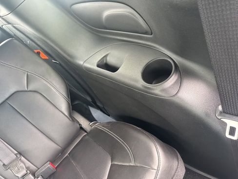 Used 2025 Chrysler Pacifica Select image 26