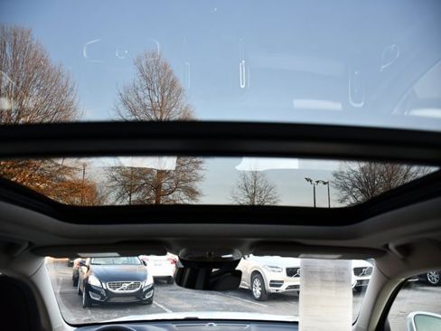 Certified 2025 Volvo XC40 B5 Core image 25