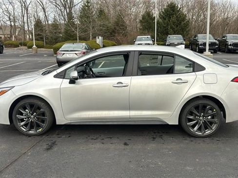 New 2026 Toyota Corolla SE image 3