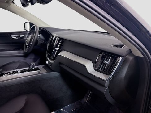 Used 2025 Volvo XC60 B5 Plus image 30