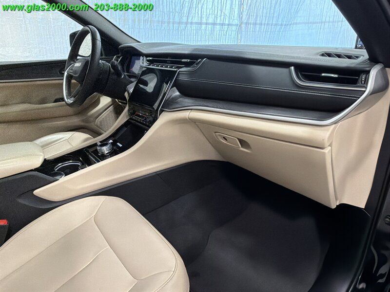 Used 2023 Jeep Grand Cherokee L Limited AWD/4WD image 5
