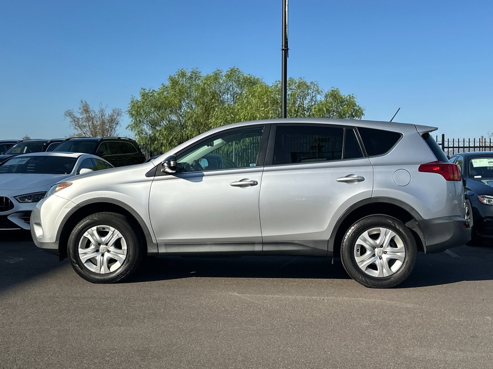 Used 2015 Toyota RAV4 LE FWD image 6