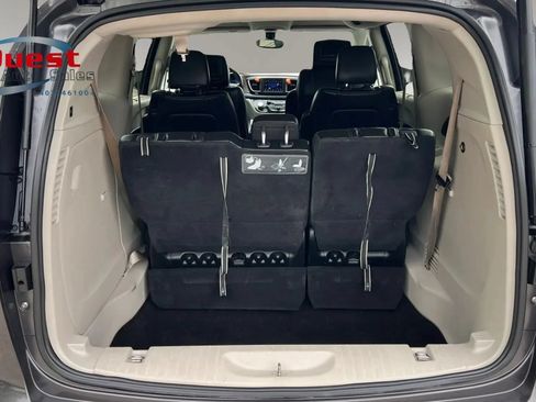 Used 2018 Chrysler Pacifica Touring-L FWD image 10