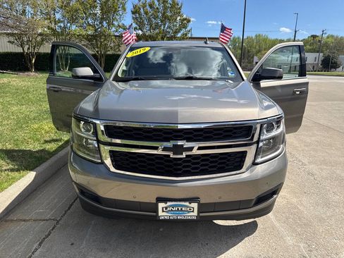 Used 2019 Chevrolet Suburban LT image 9