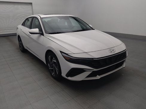 Used 2025 Hyundai Elantra SEL FWD image 13