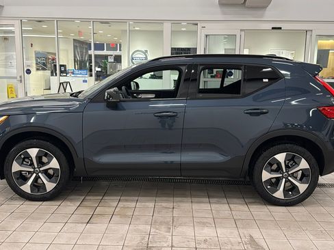 Used 2026 Volvo XC40 B4 Plus w/ Climate Package image 8