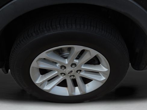 Used 2014 Ford Explorer XLT w/ Equipment Group 202A image 16