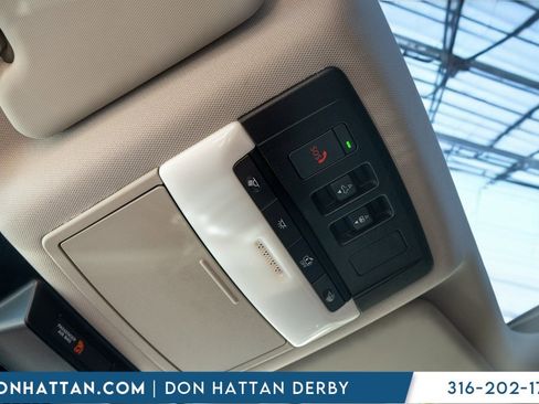 Used 2023 Nissan Rogue SV w/ SV Premium Package image 14