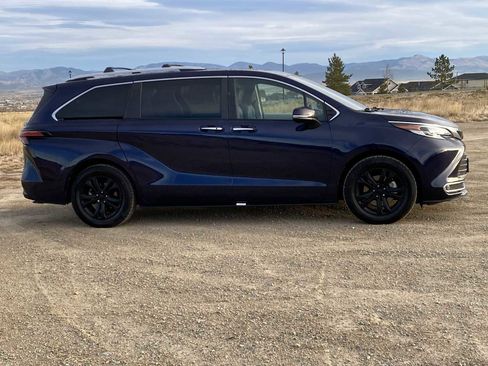 Used 2022 Toyota Sienna Platinum image 20