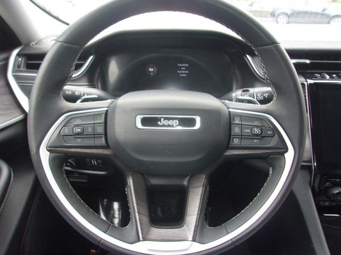 Used 2023 Jeep Grand Cherokee Limited AWD/4WD image 9